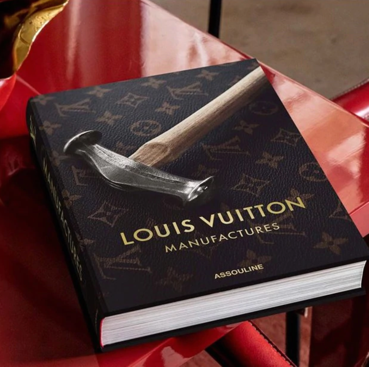 Empty Vase - Book - Louis Vuitton Manufactures - By Assouline